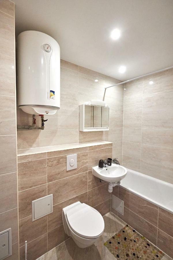 Babylon Apartments On Kievskaya Street روفنو المظهر الخارجي الصورة